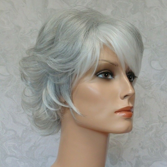 Short Wavy Heat Resistant Silver/Grey/White Wig